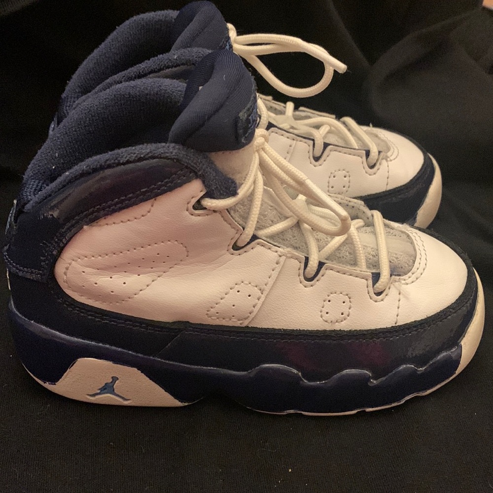 Boys Jordan’s - Picture 4 of 5